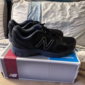 New Balance Men's Black and Gray Sneakers
